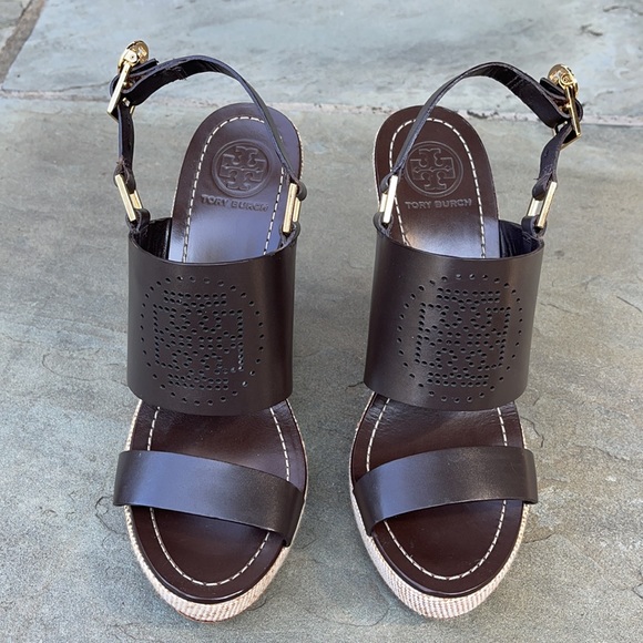 Tory Burch ‘Kimberly’ Brown Wedges - Picture 3 of 9